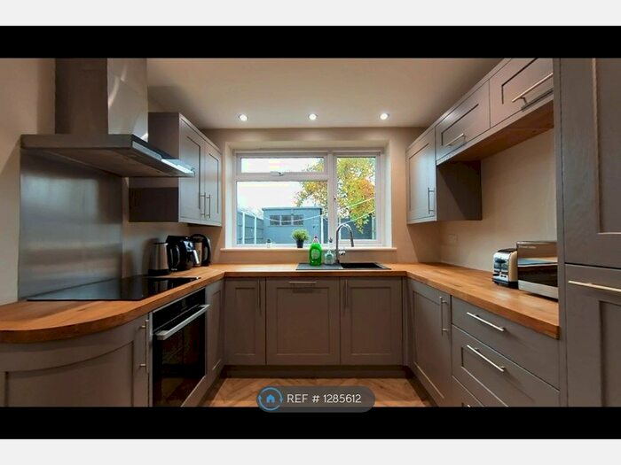 3 Bedroom Semi-Detached House To Rent In The Crescent, Stapleford, Nottingham NG9