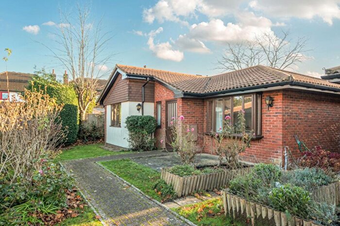 2 Bedroom Retirement Property For Sale In Oakmead Green, Epsom, KT18