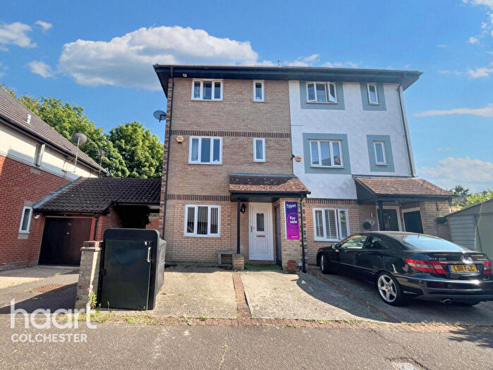 3 Bedroom Semi-Detached House For Sale In Nicholsons Grove, Colchester, CO1