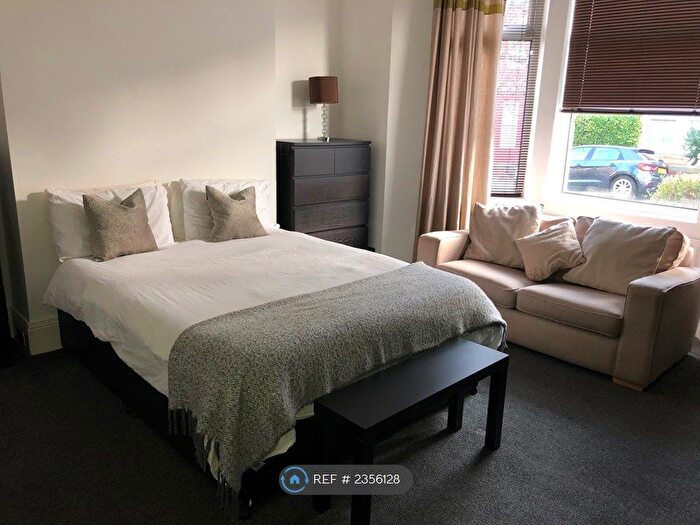 2 Bedroom Flat To Rent In Jesmond, Newcastle Upon Tyne, NE2