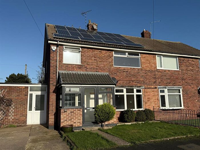 3 Bedroom Semi Detached House For Sale In St. Lawrence Boulevard, Radcliffe On Trent, NG12
