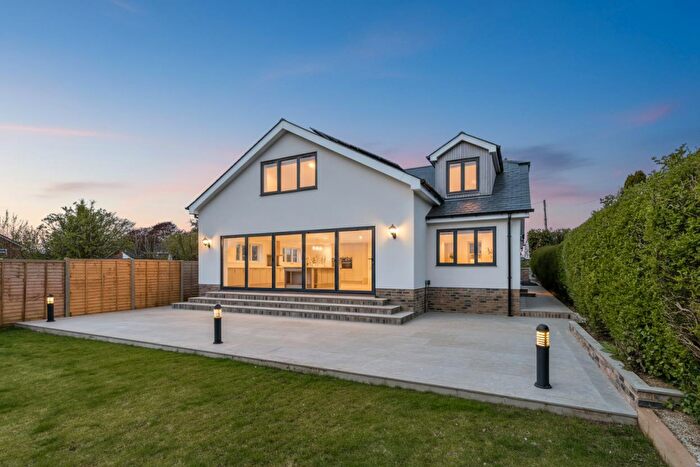 4 Bedroom Detached House For Sale In Chalk Hill Road, Catherington, PO8