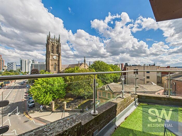 2 Bedroom Penthouse For Sale In High Court, Leeds, LS2