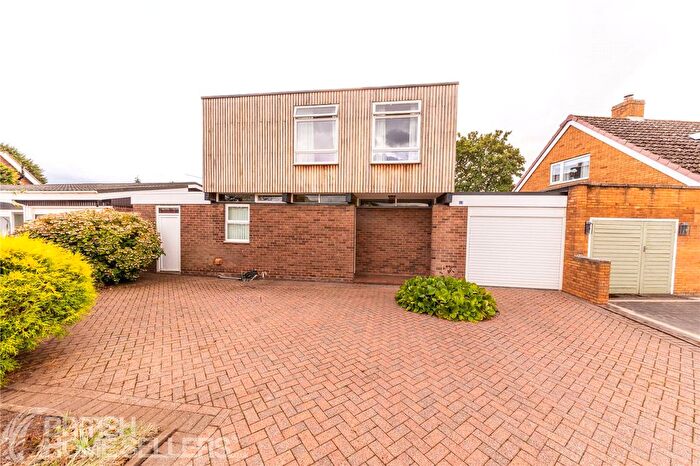 4 Bedroom Detached House For Sale In Stafford Close, Walsall, West Midlands, WS3