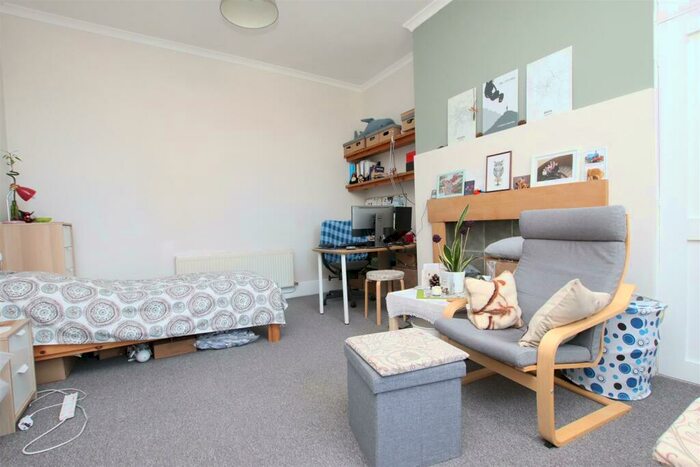 Flat To Rent In Upper Oldfield Park, Bath, BA2