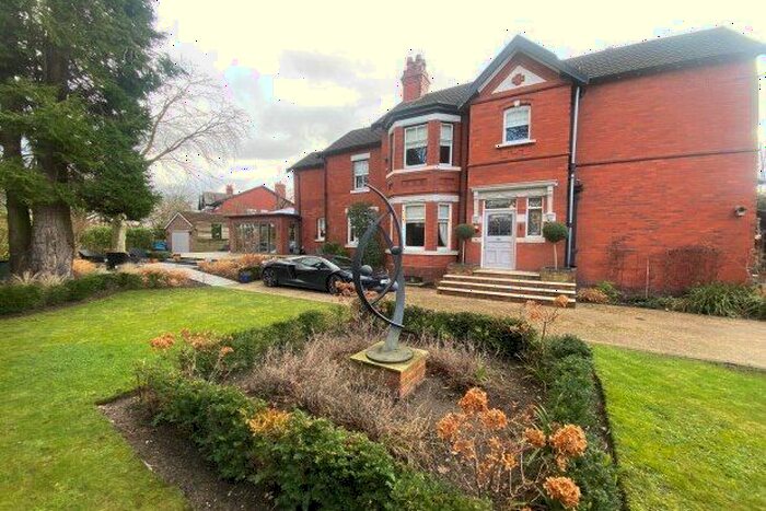 4 Bedroom Property To Rent In The Crescent, Stockport, SK3