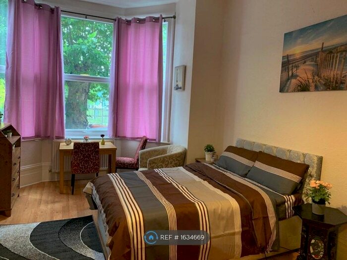 Studio To Rent In Green Lanes, London, N4