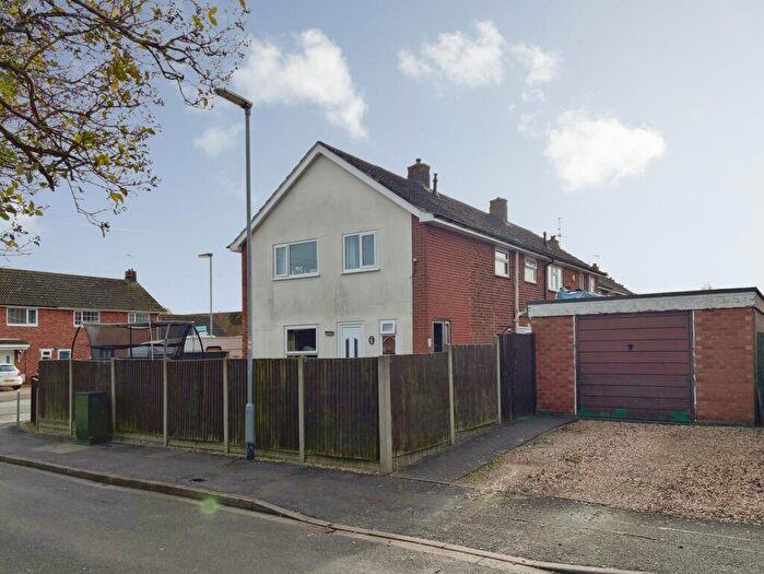 3 Bedroom End Of Terrace House For Sale In Larchwood Crescent, Lincoln, LN6