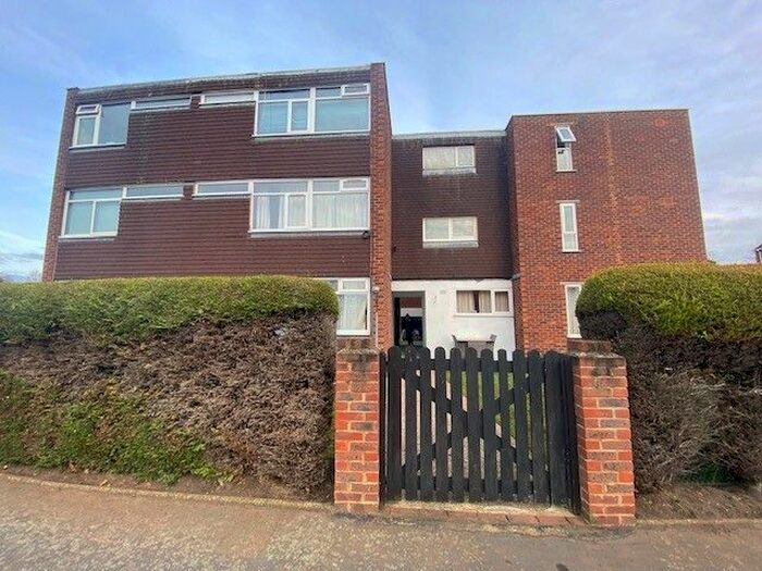 1 Bedroom Flat To Rent In Victory Court, High Street, Addlestone KT15
