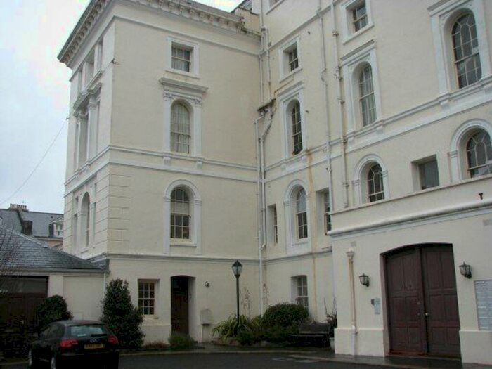 2 Bedroom Flat To Rent In Albert Road, Plymouth, Devon, PL2