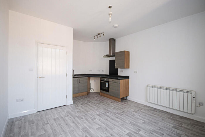 1 Bedroom Flat To Rent In High Street, Sittingbourne, Kent, ME10