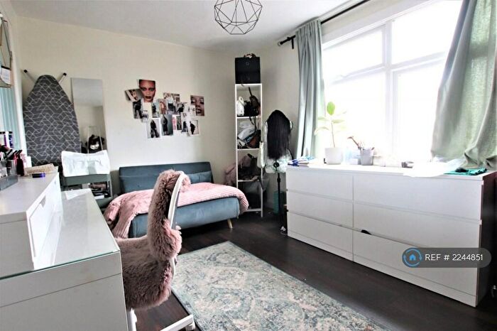 3 Bedroom Terraced House To Rent In Gloucester Road, Croydon, CR0