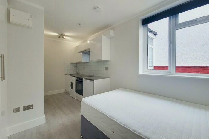 Studio To Rent In The Drive, London, NW11