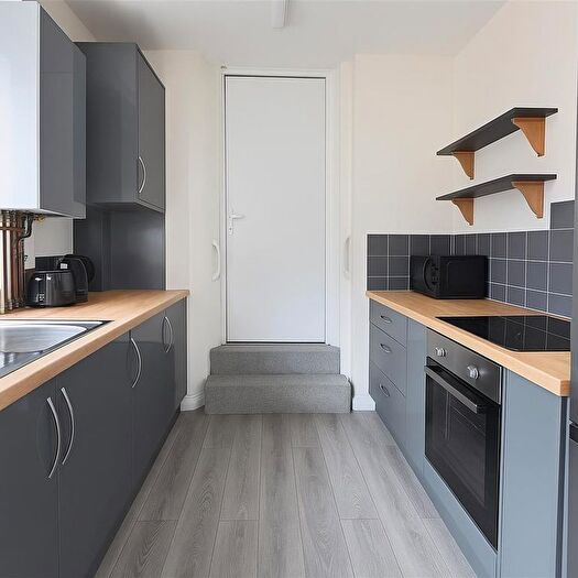 6 Bedroom Maisonette To Rent In Hazelwood Avenue, Jesmond, Newcastle Upon Tyne, NE2