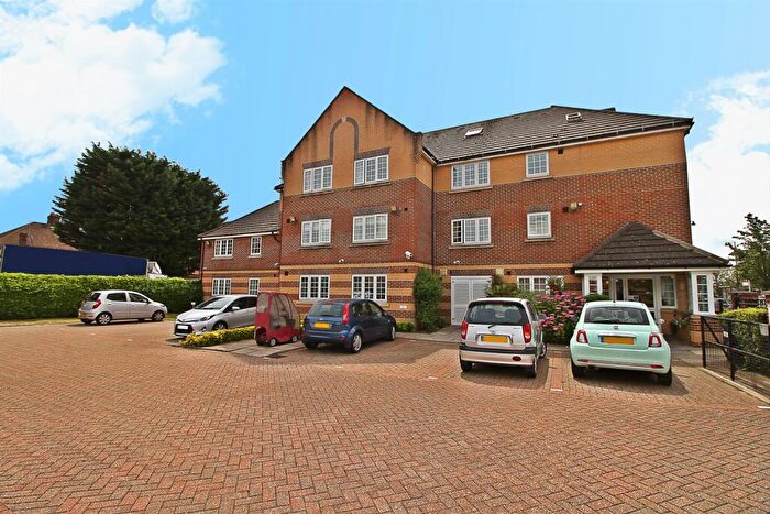 2 Bedroom Flat To Rent In Betjeman Court, Cockfosters, EN4