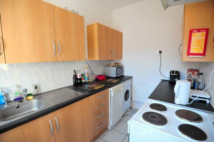 5 Bedroom Terraced House To Rent In Waveley Road, Coundon, Coventry, CV1