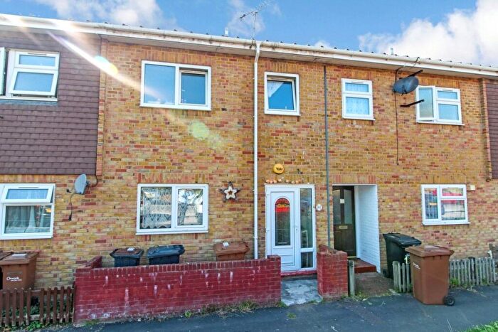 3 Bedroom Terraced House For Sale In Launcelot Close, Andover, Hampshire, SP10