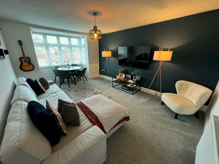 2 Bedroom Flat To Rent In Seafield Road, Bournemouth, Dorset, BH6