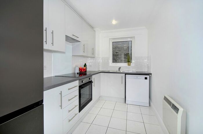 2 Bedroom Flat To Rent In Campbell Road, London, E3
