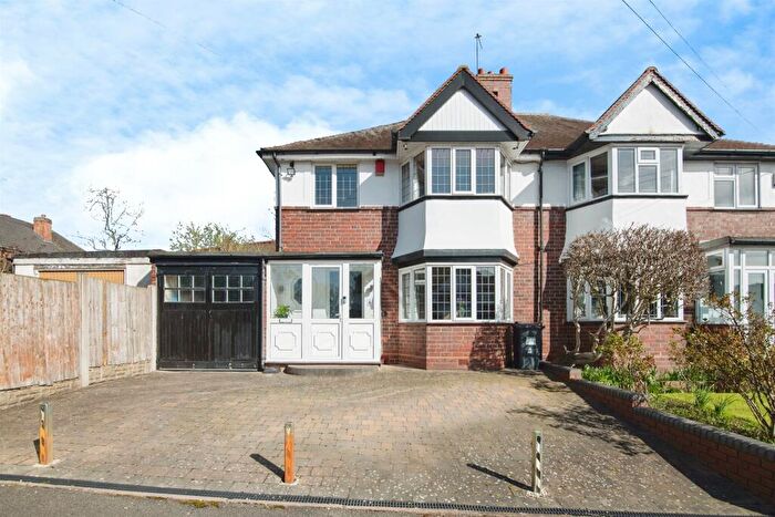 3 Bedroom Semi Detached House For Sale In Law Cliff Road, Birmingham, B42