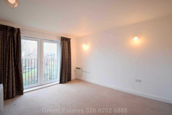 2 Bedroom Flat To Rent In Oakwood, London, N14