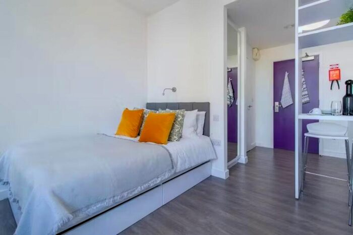 1 Bedroom Flat To Rent In Students - Kensington House, Suffolk Street Queensway, Birmingham, B1