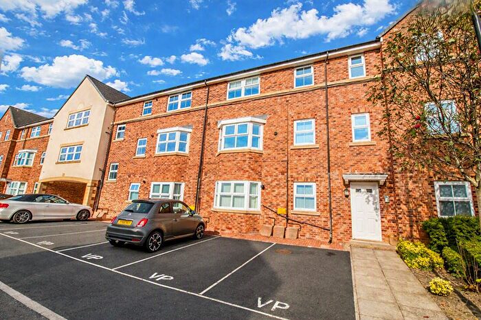 2 Bedroom Flat For Sale In Lakeside Gardens, Washington, NE38