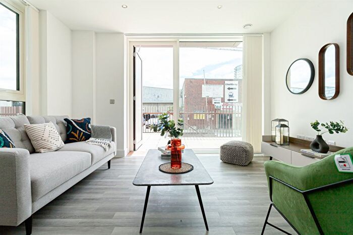 3 Bedroom Flat To Rent In Thames Road, London, E16