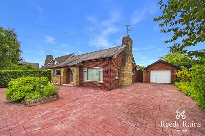 3 Bedroom Bungalow For Sale In Kent Drive, Leyland, Lancashire, PR25