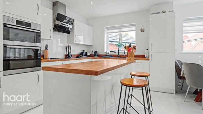 4 Bedroom Detached House For Sale In Chamomile Close, Stowmarket, IP14