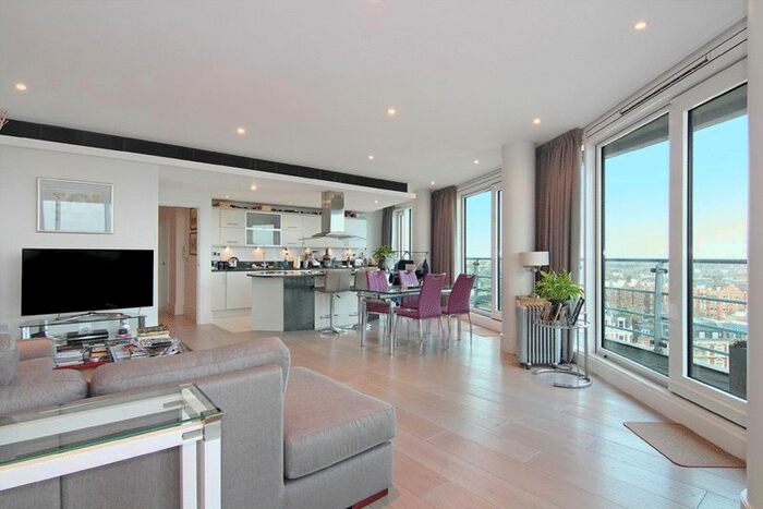 3 Bedroom Flat To Rent In Brewhouse Lane, London, SW15