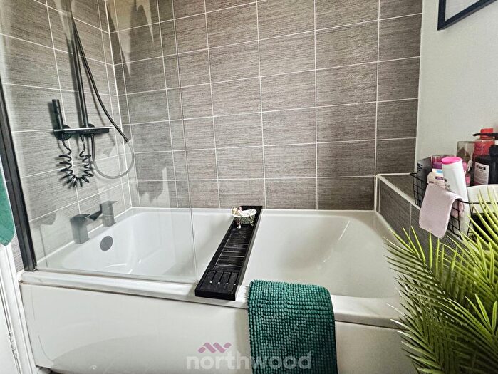 3 Bedroom Semi-Detached House For Sale In Oxford Street, Thorne, Doncaster, DN8