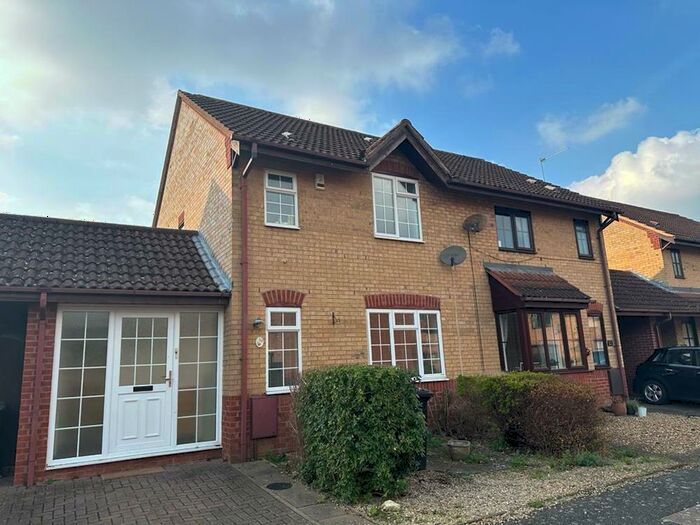 3 Bedroom Semi-Detached House To Rent In Malcote Close, Biddenham, MK40