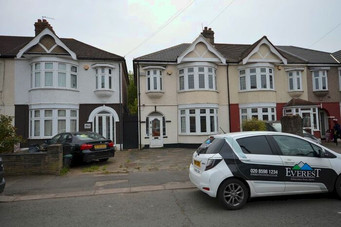 3 Bedroom Detached House To Rent In Dawlish Drive, Ilford, IG3