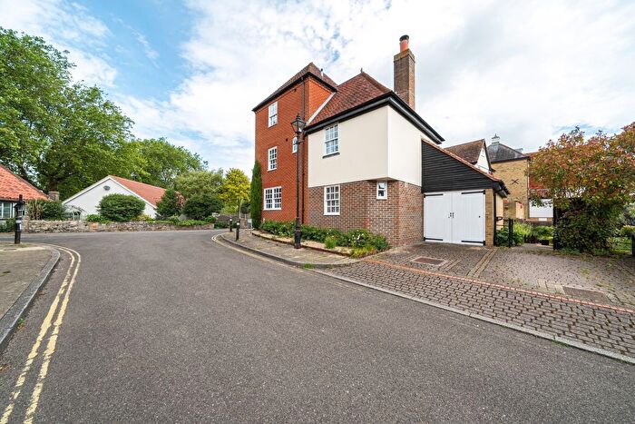 4 Bedroom Detached House For Sale In Loop Street, Sandwich, CT13