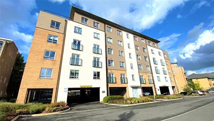 2 Bedroom Apartment For Sale In Fleming Place, Bracknell, Berkshire, RG12