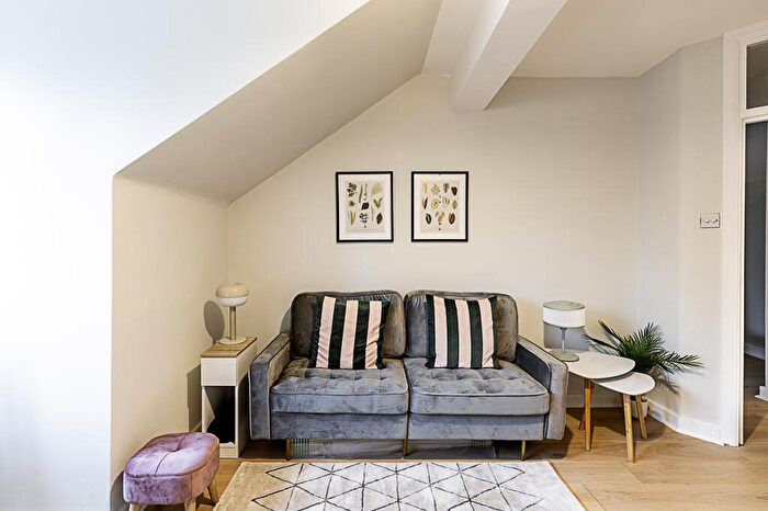 2 Bedroom Flat To Rent In Downs Park Road, London, E5