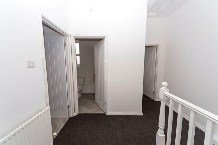 1 Bedroom Flat To Rent In Clifton Street, Roath, Cardiff, CF24