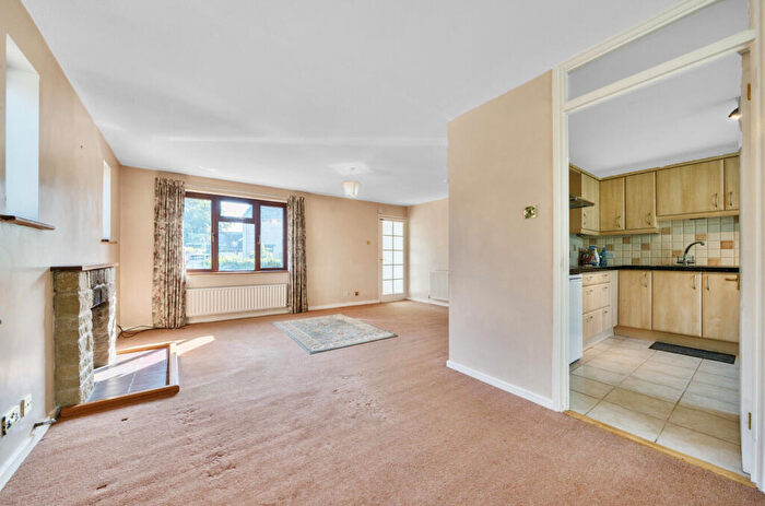 3 Bedroom Bungalow For Sale In Calais Dene, Bampton, Oxfordshire, OX18