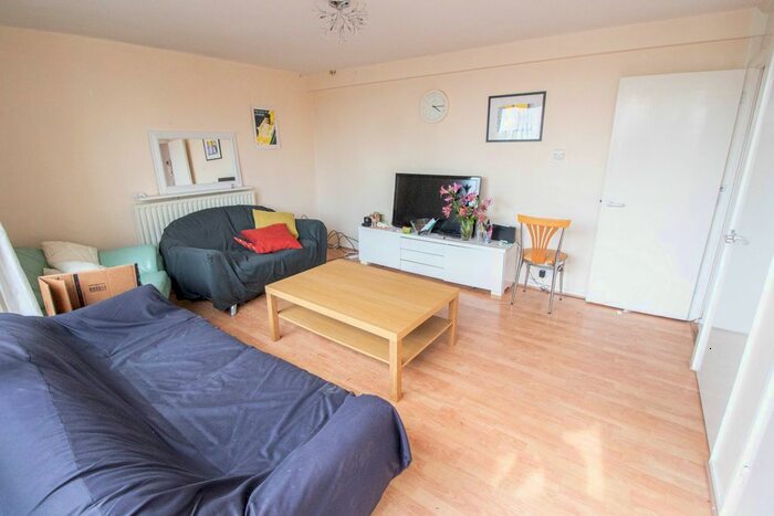 3 Bedroom Flat To Rent In Rogate House, Muir Road, Stoke Newington, E5