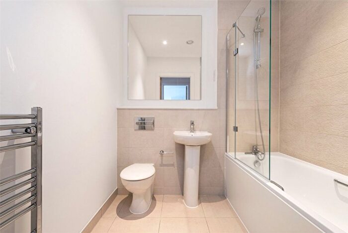 1 Bedroom Flat To Rent In South House, Gillingham Gate Road, ME4