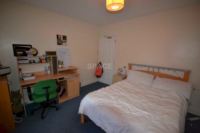 5 Bedroom Terraced House To Rent In Grange Avenue, Reading, Berkshire, RG6