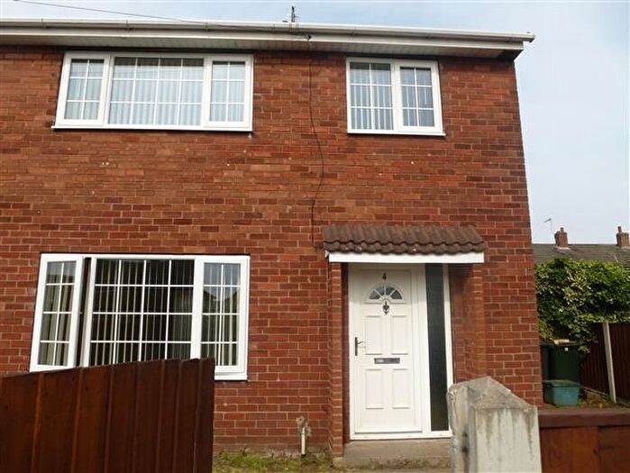 3 Bedroom Property To Rent In Warrenne Close, Dunscroft, Doncaster, DN7
