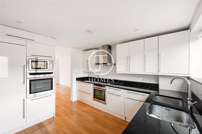 2 Bedroom Flat For Sale In St. Peter's Court, London, NW4