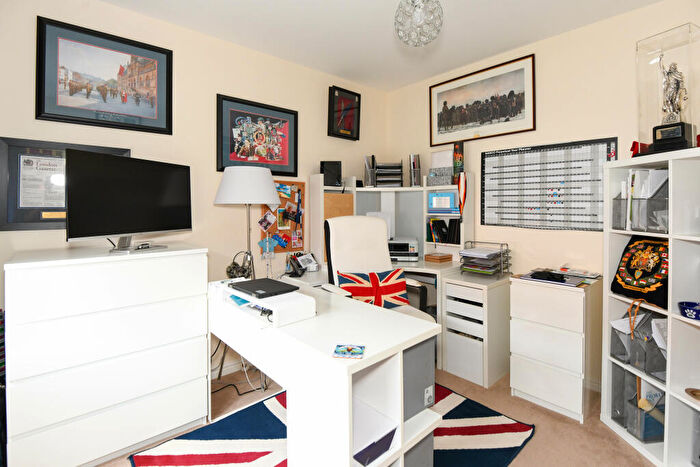 5 Bedroom Detached House For Sale In Pontefract Avenue, Castlemead, BA14