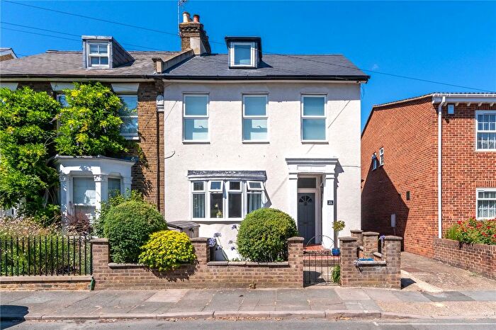 2 Bedroom Maisonette For Sale In Heathfield South, Twickenham, TW2