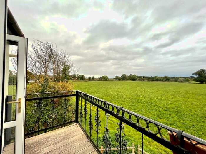 2 Bedroom Flat To Rent In Halmore, Berkeley, GL13