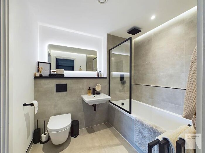 2 Bedroom Apartment To Rent In Apt . :: One Silk St, M4