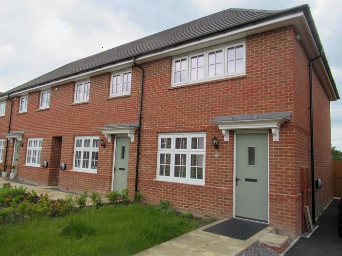 2 Bedroom Town House To Rent In Ashbourne Avenue, Leeds, LS15