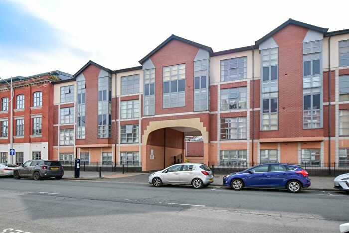 2 Bedroom Flat To Rent In Wright Street, Hull, East Yorkshire, HU2